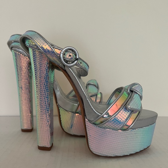 Alexandre Birman Clarita Metallic Leather Platform Sandals - Picture 3 of 15